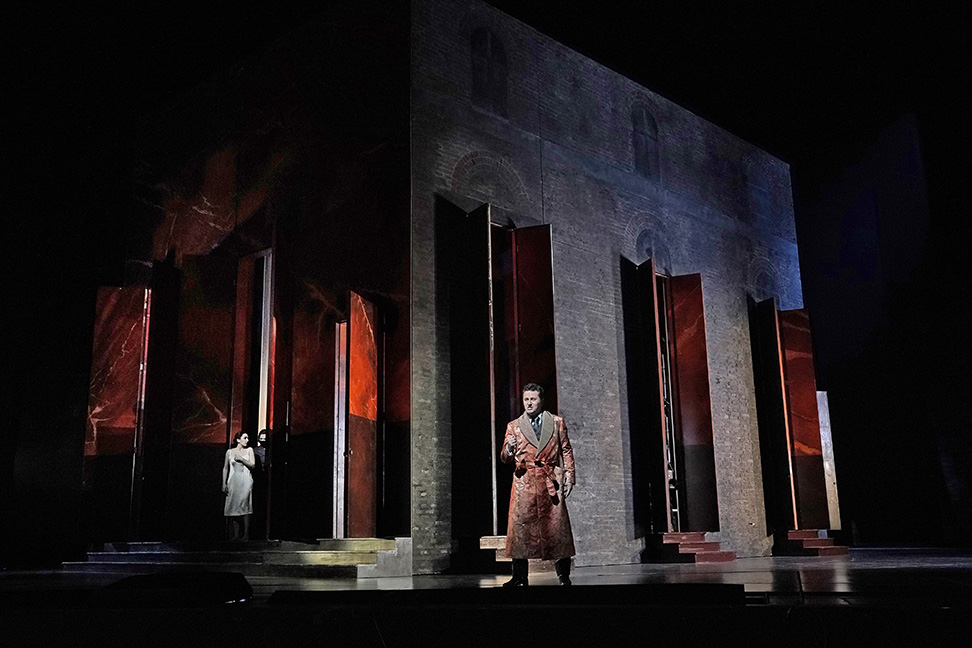 Scena z „Rigoletta” - Rosa Feola jako Gilda i Piotr Beczała jako Książę Mantui © Ken Howard / Met Opera