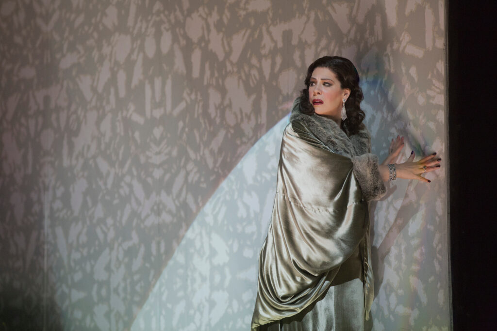 Sondra Radvanovsky jako Amelia w „Balu maskowym” © Ken Howard / Metropolitan Opera
