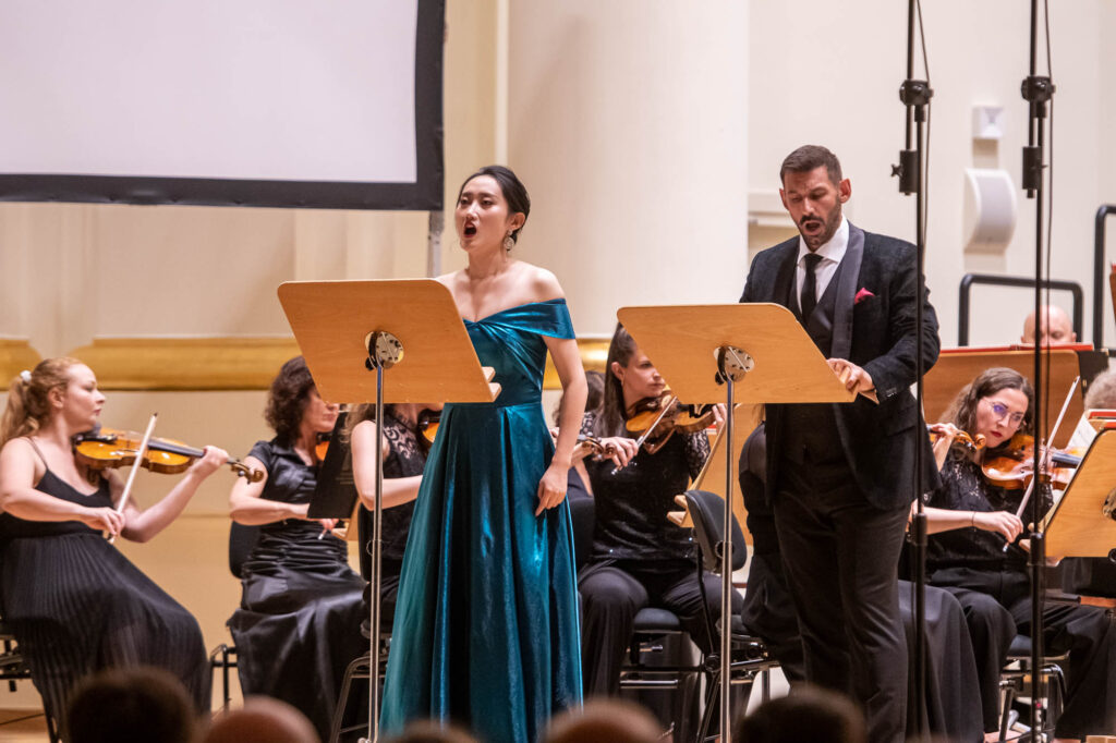 Fan Zhou (Armida) i Michele Angelini (Rinaldo) podczas „Armidy” w Filharmonii Krakowskiej © Krzysztof Kalinowski