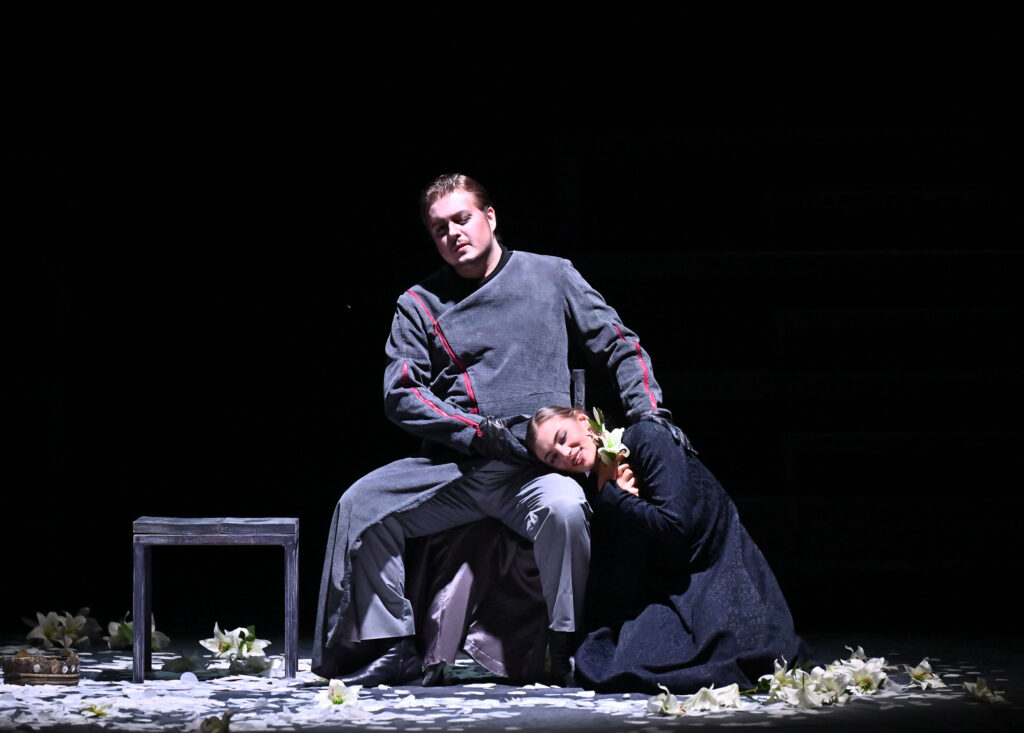 Szymon Mechliński (Hrabia di Luna) i Viviana Sanfilippo (tancerka kreująca rolę Leonory) podczas próby „Trubadura” w Teatro Regio di Parma © Roberto Ricci