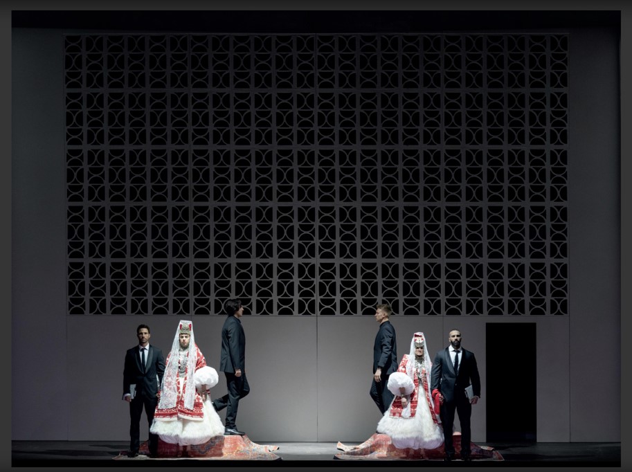„Così fan tutte” w Komische Oper Berlin © Monika Rittershaus