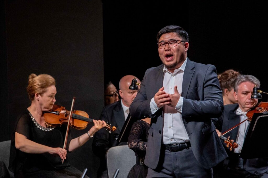 Liang Wei podczas koncertu laureatów XX Międzynarodowego Konkursu Sztuki Wokalnej im. Ady Sari © Piotr Droździk