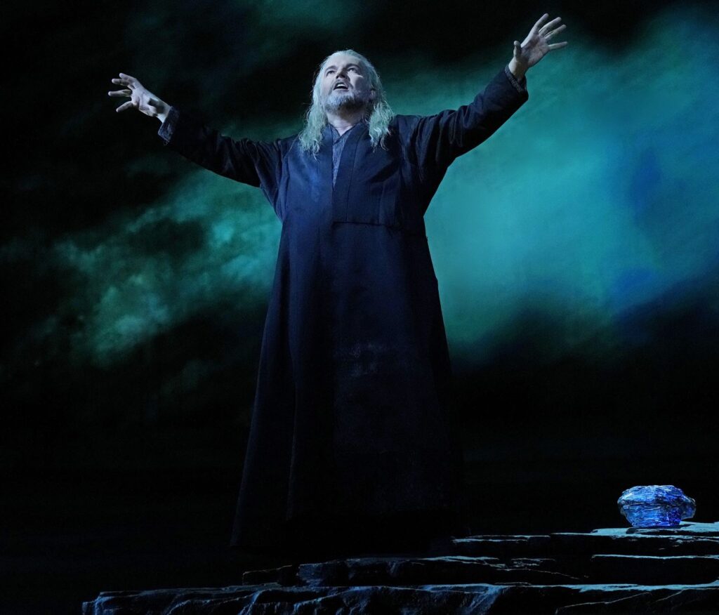 Tomasz Konieczny jako Holender w “Latającym Holendrze” Ryszarda Wagnera © Ken Howard | Met Opera
