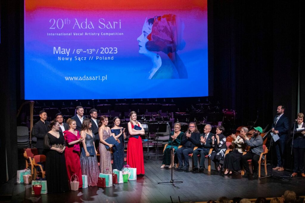 Wręczanie nagrod podczas Finałowego Koncertu laureatów XX Międzynarodowego Konkursu Sztuki Wokalnej im. Ady Sari © Piotr Droździk