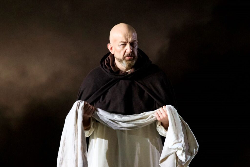 Rafał Siwek jako Padre Guardiano podczas próby w Bolonii © Andrea Ranzi