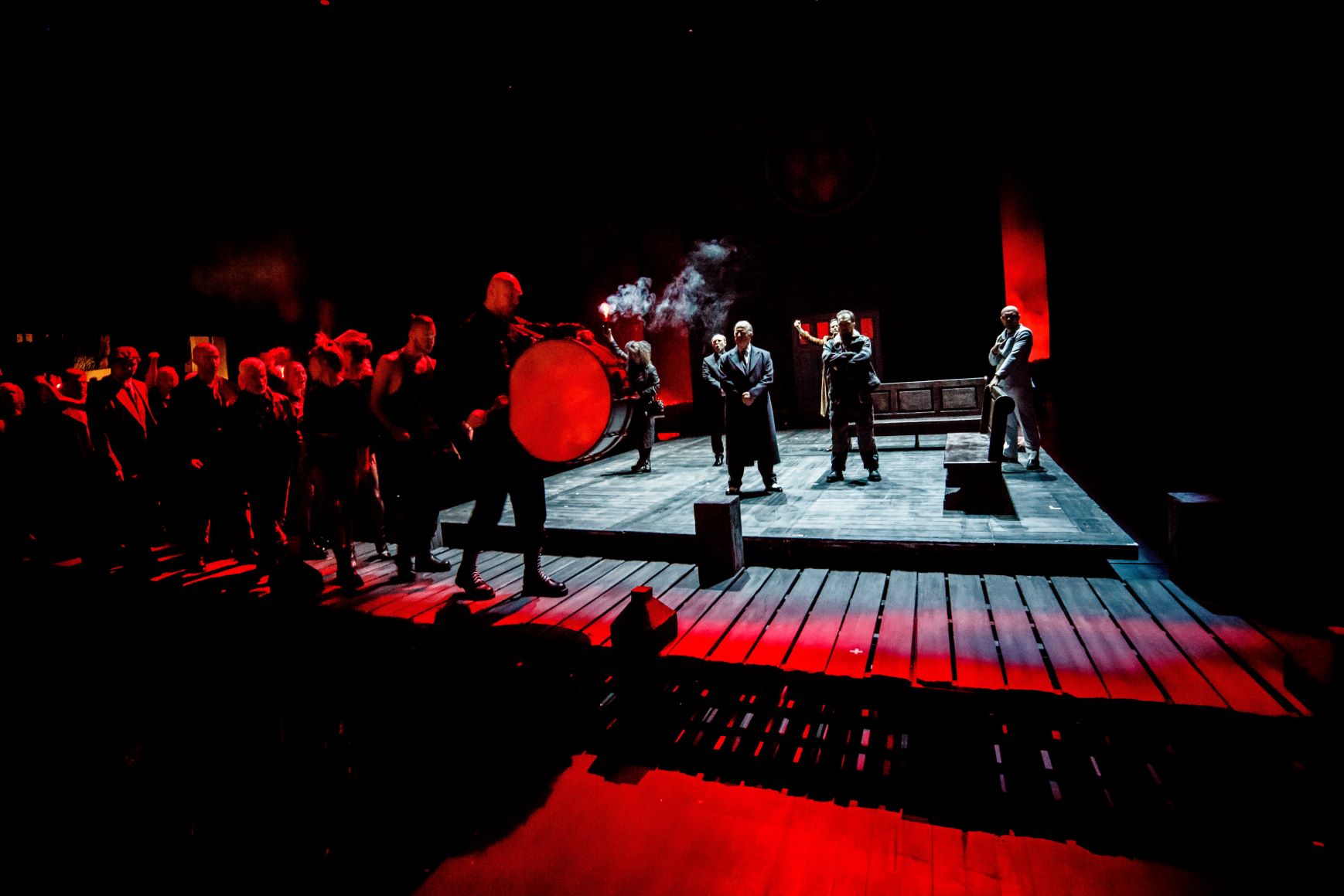 „Peter Grimes” w Teatrze Wielkim - Operze Narodowej. Scena zbiorowa © Krzysztof Bieliński