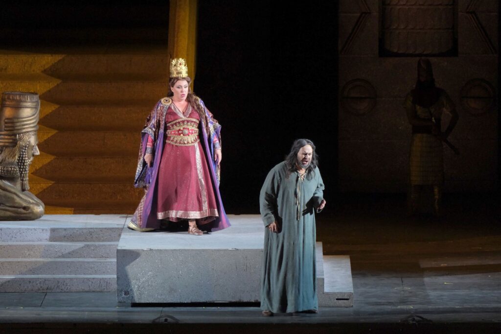 Maria José Siri (Abigaille) i Roman Burdenko (Nabucco) w „Nabucco” w Arena di Verona © EnneviFoto