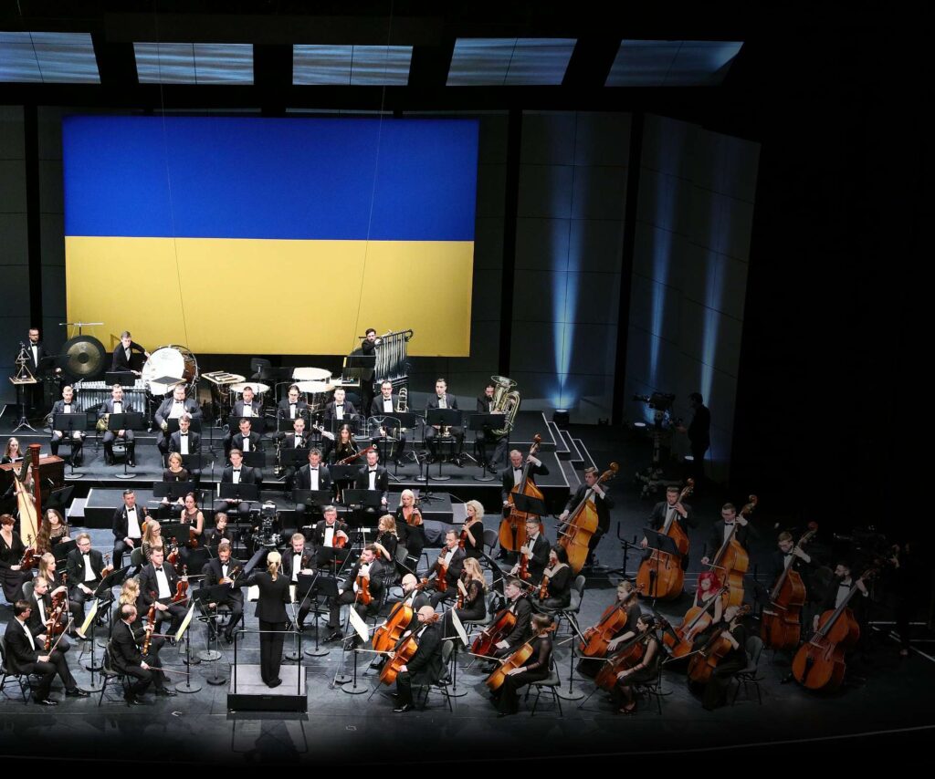 Ukrainian Freedom Orchestra i Keri-Lynn Wilson podczas próby w TW-ON © TW-ON