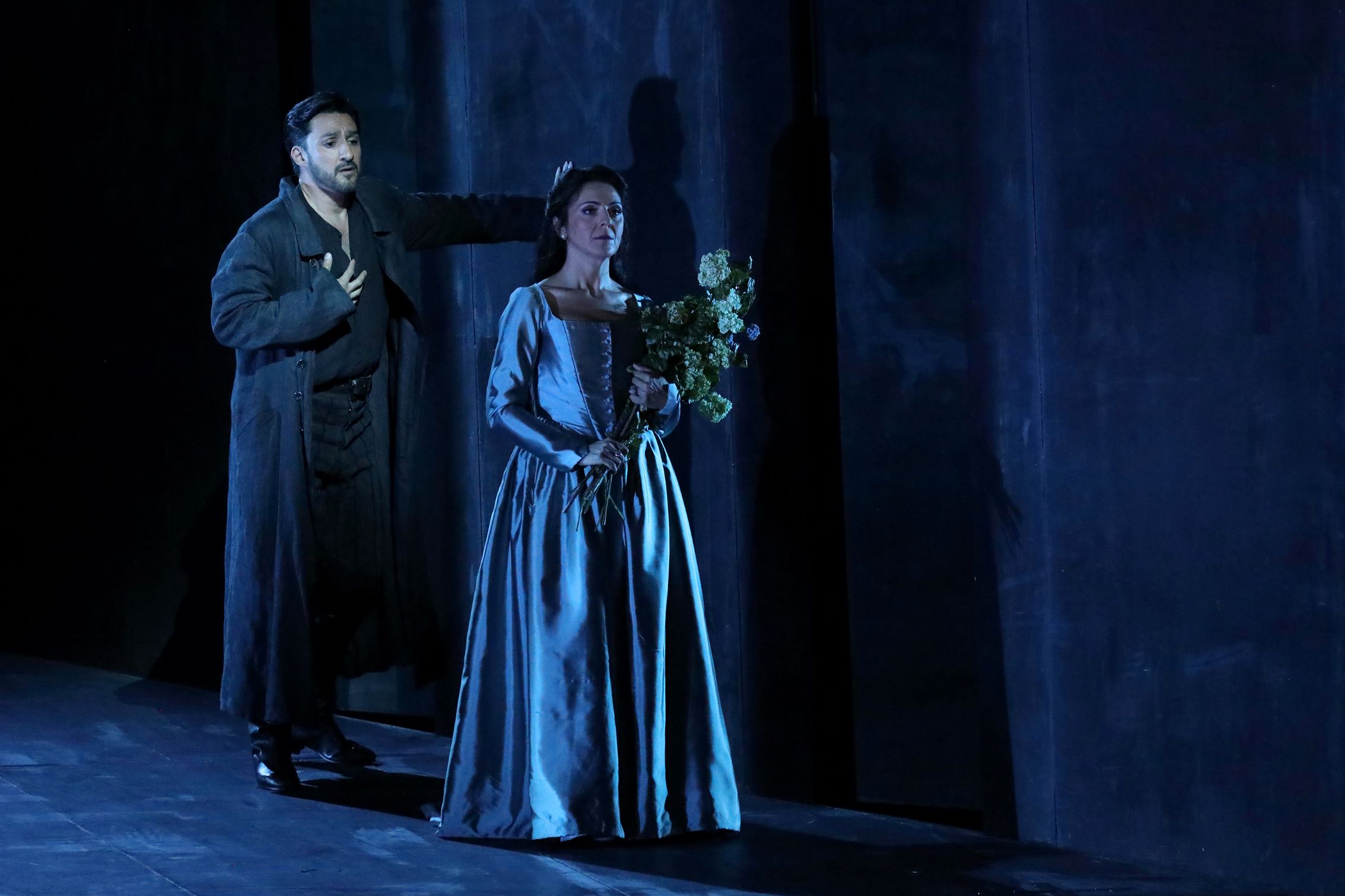 Charles Castronovo (Don Carlos) i Maria Agresta (Elżbieta) w Operze Bawarskiej w Monachium © Wilfried Hösl