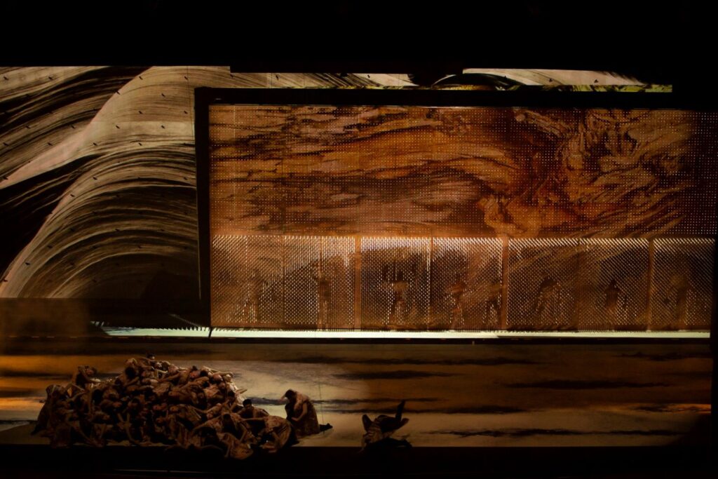 „Exodus” w Teatrze Wielkim – Operze Narodowej w cghoreografii Anny Hop © Teatr Wielki – Opera Narodowa