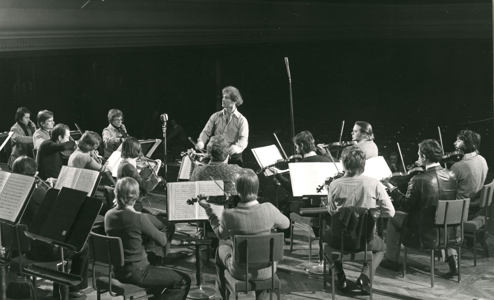 Jerzy Maksymiuk podczas prób z Sinfonią Varsovią © z archiwum Sinfonii Varsovii