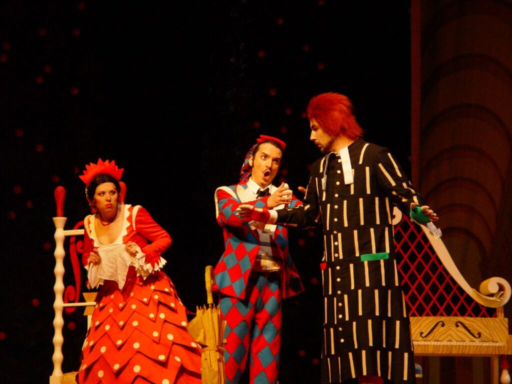 Alina Peretyatko (Rozyna), Artur Ruciński (Figaro) i Rafał Siwek (Don Basilio) w „Cyruliku sewilskim”, TW – ON, 2007 © Katarzyna Walkowska