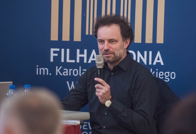 Łukasz Borowicz na spotkaniu w Filharmonii Krakowskiej © materiały prasowe Filharmonii Krakowskiej