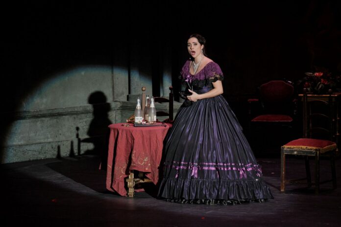 Ruslana Koval jako Violetta w „Traviacie” w Teatrze Wielkim w Poznaniu © Bartosz Seifert