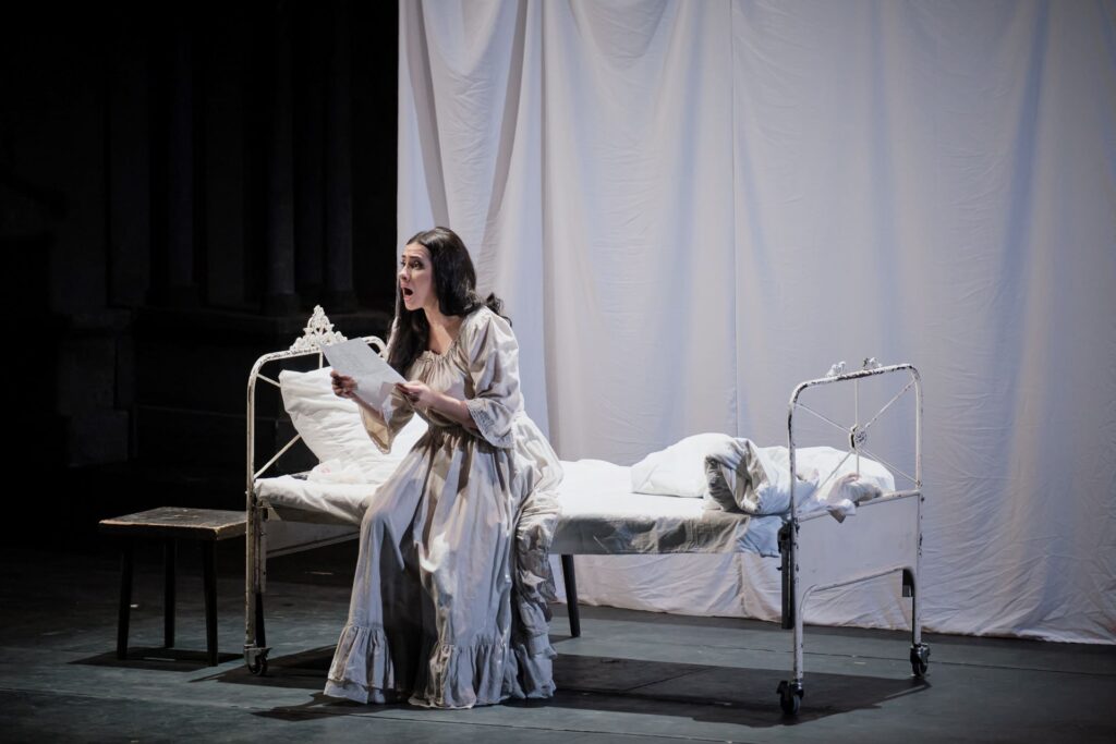 Ruslana Koval jako Violetta w „Traviacie” w Teatrze Wielkim w Poznaniu © Bartosz Seifert 