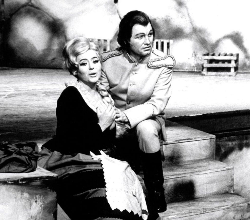 Zygmunt Zając jako Don José z Delfina Ambroziak (Micaelą) w „Carmen", 1975 © Chwalisław Zieliński