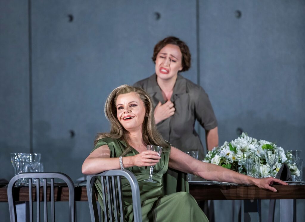 Agnieszka Rehlis (Amneris) i Elena Stikhina (Aida) w Royal Opera House w Londynie © Helen Murray