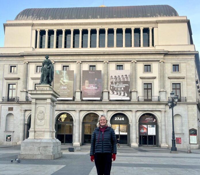 Anna Marchwińska przed Teatro Real w Madrycie © archiwum prywatne
