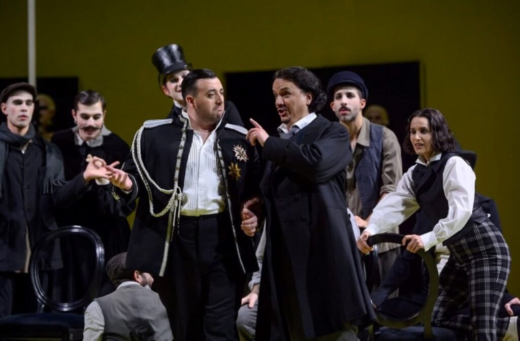 Freddie de Tommaso (Riccardo) i Artur Ruciński (Renato) w „Balu maskowym” w Barcelonie © Gran Teatre del Liceu