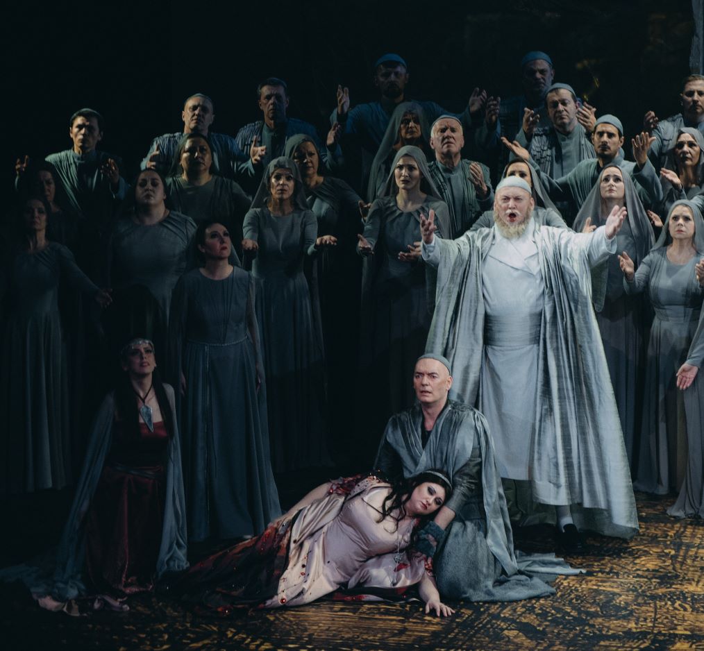 „Nabucco" w Operze Krakowskiej. Scena zbiorowa © Andrii Kotelnikov, archiwum Opery Krakowskiej
