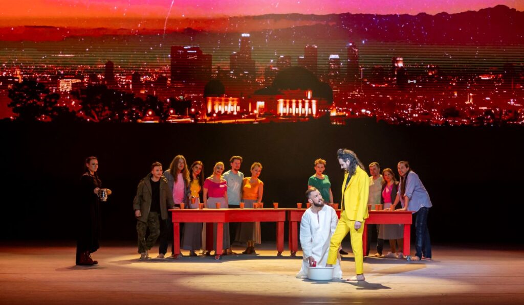 Adam Pstrowski (Judasz) i Marcin Zagrodnik jako Jezus. „Jesus Christ Superstar” w Operze Lubelskiej © Grzegorz Winnicki