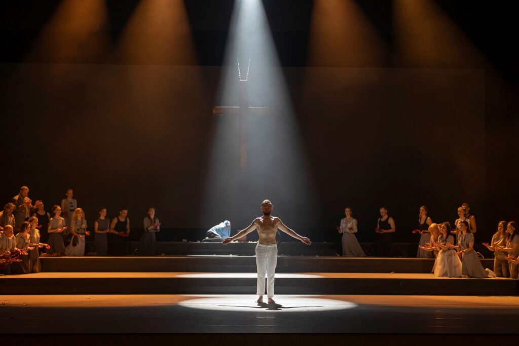 Marcin Zagrodnik jako Jezus. „Jesus Christ Superstar” w Operze Lubelskiej © Grzegorz Winnicki