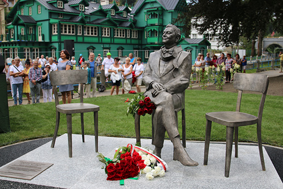 Pomnik Bogusława Kaczyńskiego wg projektu Tomasza Górnickiego w Krynicy – Zdroju © archiwum Fundacji ORFEO