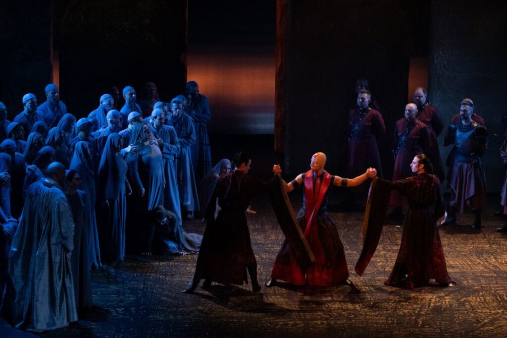„Nabucco” w Krakowie. Scena zbiorowa © Andrii Kotelnikov, archiwum Opery Krakowskiej 