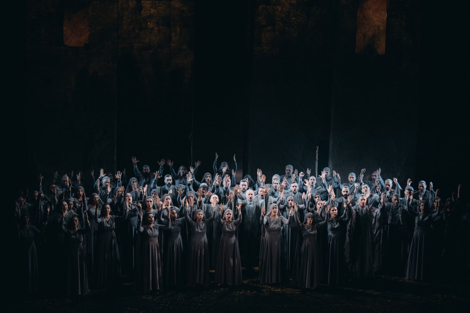 „Nabucco” w Krakowie. Scena zbiorowa © Andrii Kotelnikov, archiwum Opery Krakowskiej