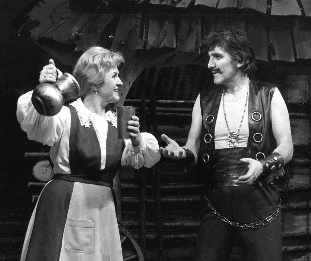 Hanna Rumowska-Machnikowska (Ulana) i Tadeusz Kopacki (Manru) w „Manru" w Teatrze Wielkim w Łodzi (1984) © Chwalisław Zieliński