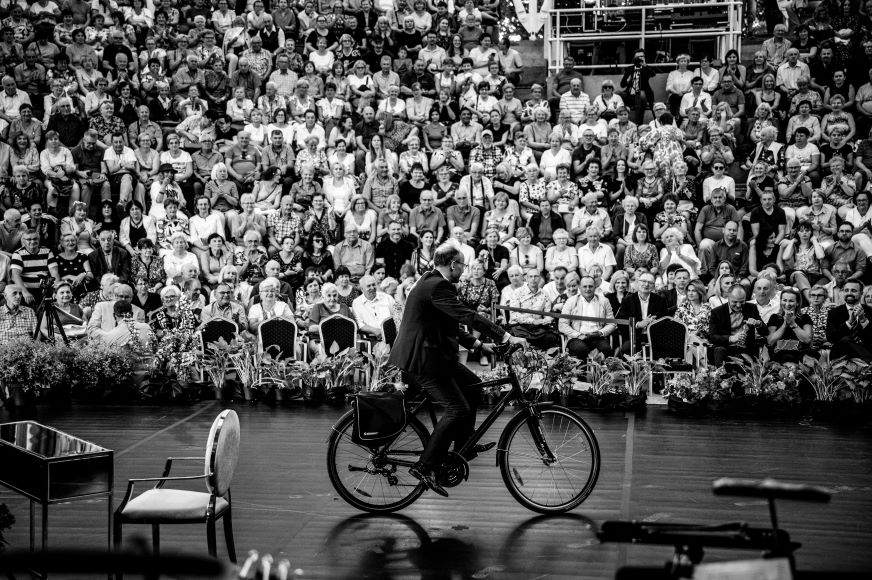 Krzysztof Korwin-Piotrowski na rowerze © Marcin Michalczuk