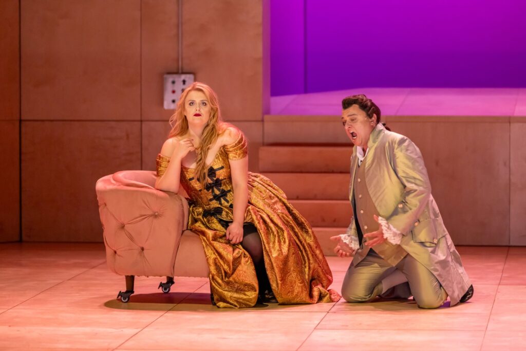 Iwona Sobotka (Manon) i Dominik Sutowicz (Des Grieux) w „Manon Lescaut" w Teatrze Wielkim w Poznaniu © Bartek Barczyk