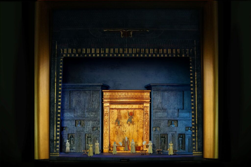 „Aida” w The Metropolitan Opera © model scenografii. Archiwa The Metropolitan Opera