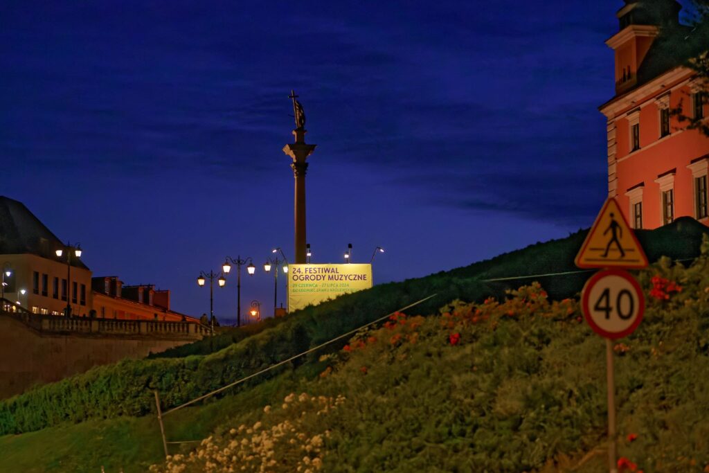 Baner festiwalowy na Placu Zamkowym © Piotr Łabanow