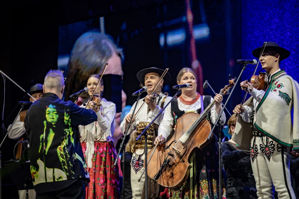 Nigel Kennedy i Trebunie-Tutki podczas koncertu „Odgłosy Gór”. Inauguracja 14. NDI Sopot Classic © Krzysztof Mystkowski