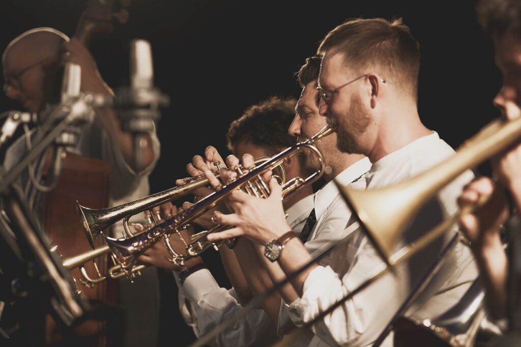 Umlaut Big Band i „Krótka historia swingu” na „Ogrodach Muzycznych” © Marlena Pióro