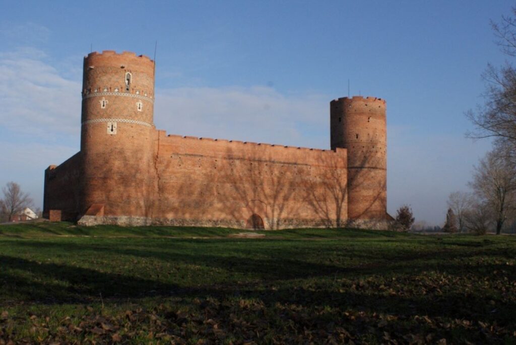 Zamek widok od strony rzeki Łydyni po rewitalizacji © Zamek Książąt Mazowieckich w Ciechanowie