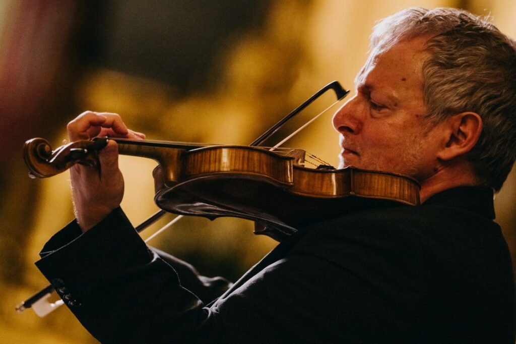 Fabio Biondi w Koncercie Nadzwyczajny w Kościele św. Krzyża © Wojciech Grzędziński / NIFC