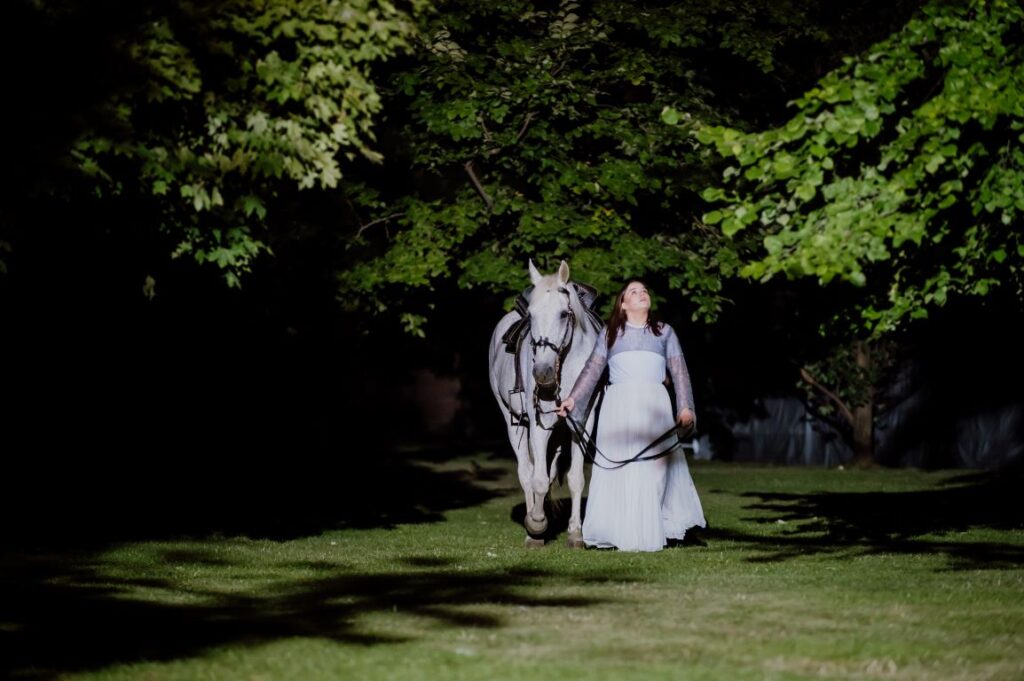 Gabriela Legun jako Giovanna w „D'ARC” w Muzeum Powstania Warszawskiego © Pat Mic