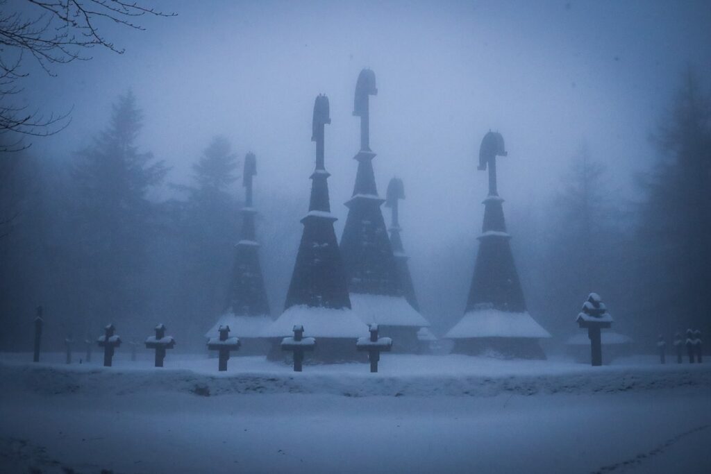 Rotunda we mgle. Zima w Beskidzie Niskim © Beata Wróbel