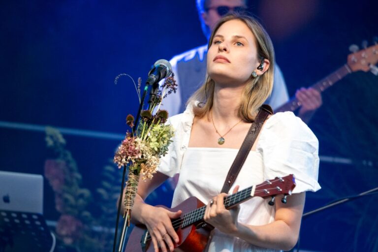 „Mam takie małe marzenie”. Koncert Natalii Marczuk w Białej Podlaskiej na 6. Festiwalu im. Bogusława Kaczyńskiego