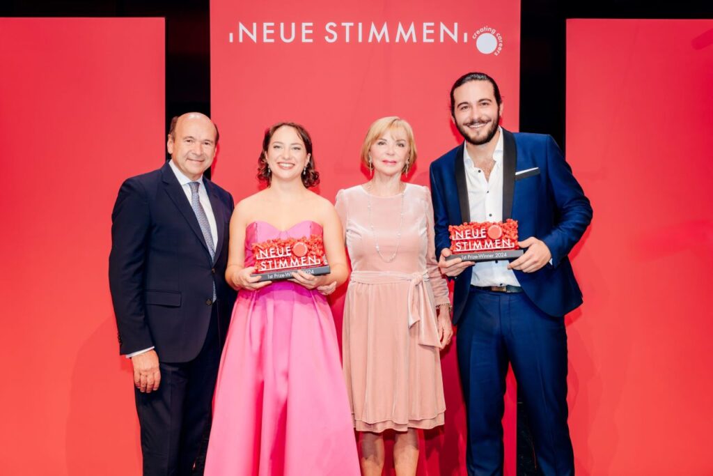 Dominique Meyer, przewodniczący jury, Magdalena Lucjan, Liz Mohn, założycielka konkursu i przewodnicząca zarządu Fundacji Liz Mohn oraz Alejandro Baliñas Vieites  © Besim Mazhiqi