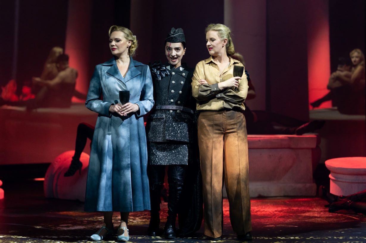 Aleksandra Opała (Judyta), Nino Javchadze (Vagaus) i Joanna Moskowicz (Abra) © Grzegorz Bargieł