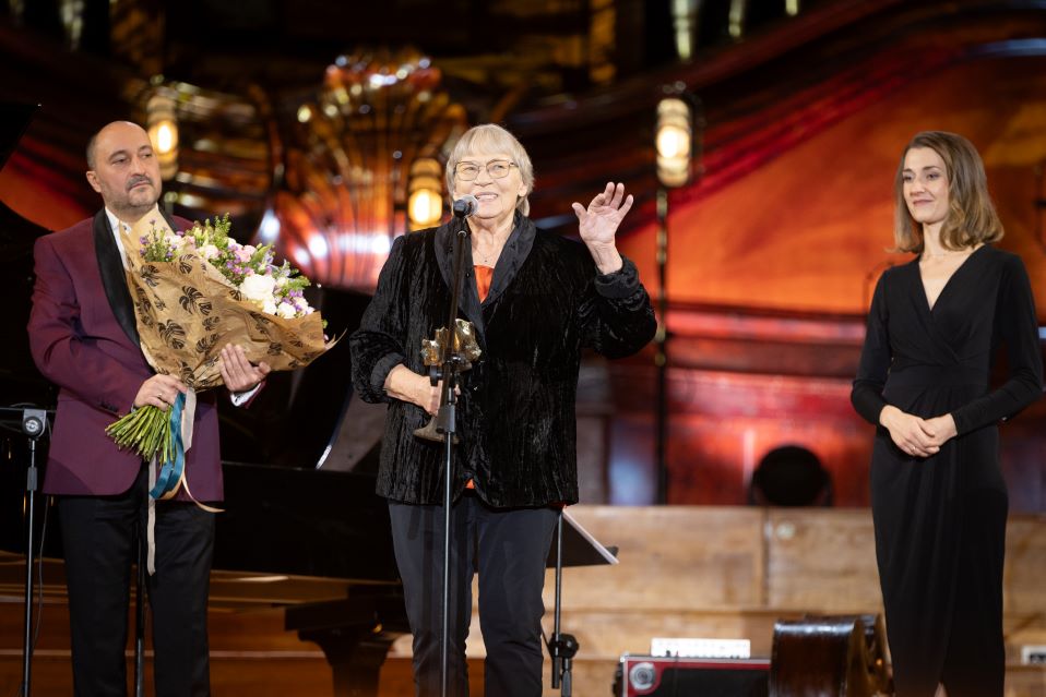 Agnieszka Duczmal odbiera Honorową Nagrodę Koryfeusza Muzyki Polskiej © Marta Ankiersztejn