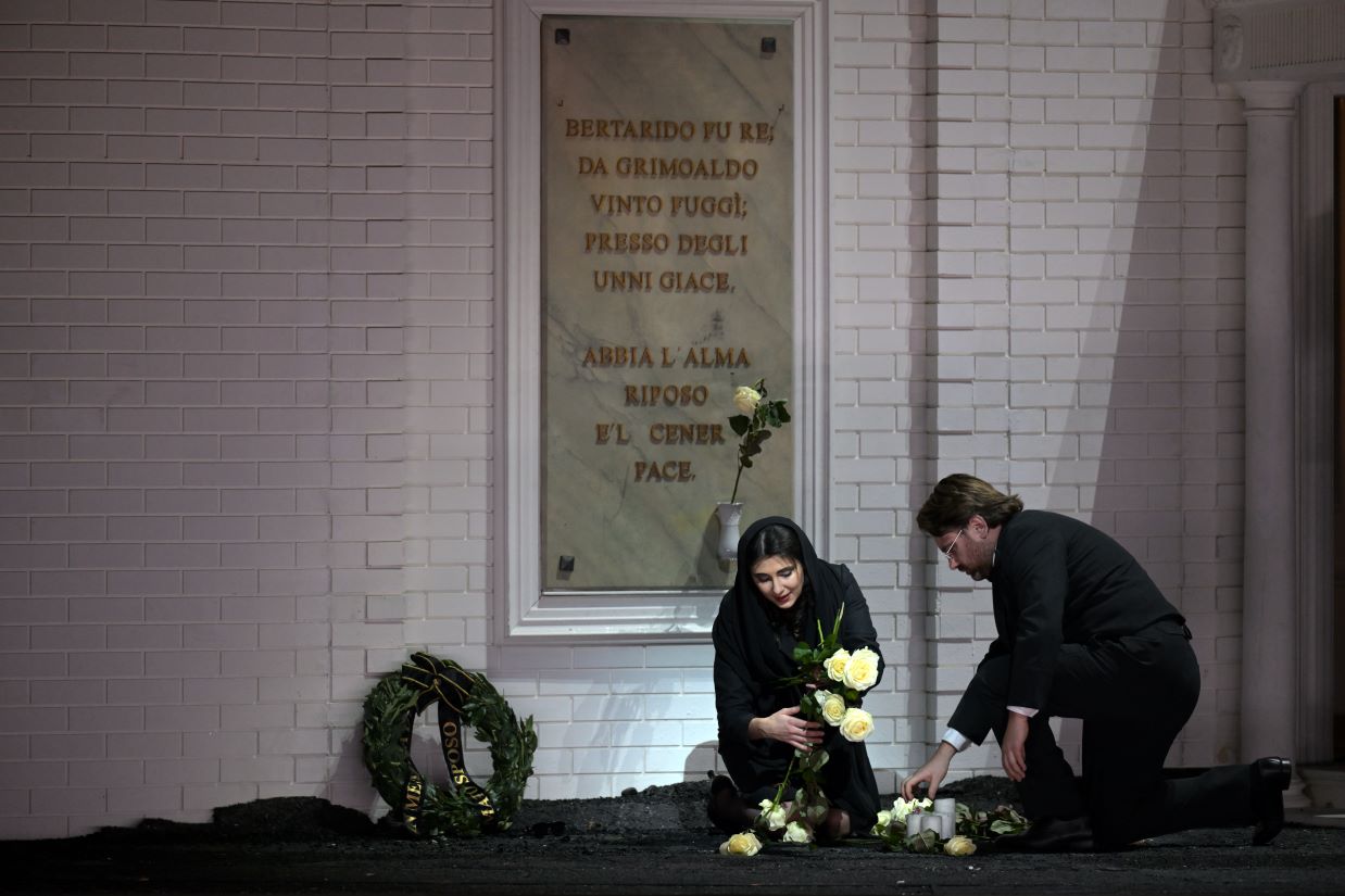 Elena Villalón (Rodelinda) i Rafał Tomkiewicz (Unulfo) w „Rodelindzie” we Frankfurcie © Barbara Aumüller