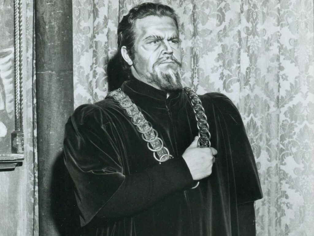 Paul Plishka jako Pietro w „Simonie Boccanegrze” © Louis Melancon, Metropolitan Opera archives