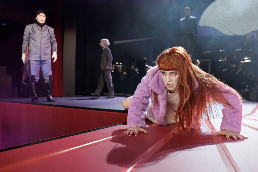 Wonjong Lee (Narraboth), Joanna Jaworowska (Paź) i Małgorzata Pawłowska (Salome) © André Leischner/Theater Plauen-Zwickau