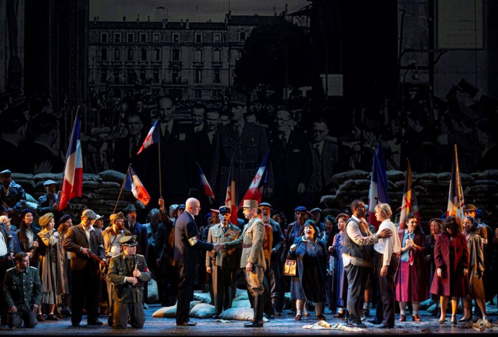 Szymon Mechliński jako Don Pizarro (z lewej). Opéra National de Bordeaux © Eric Bouloumié