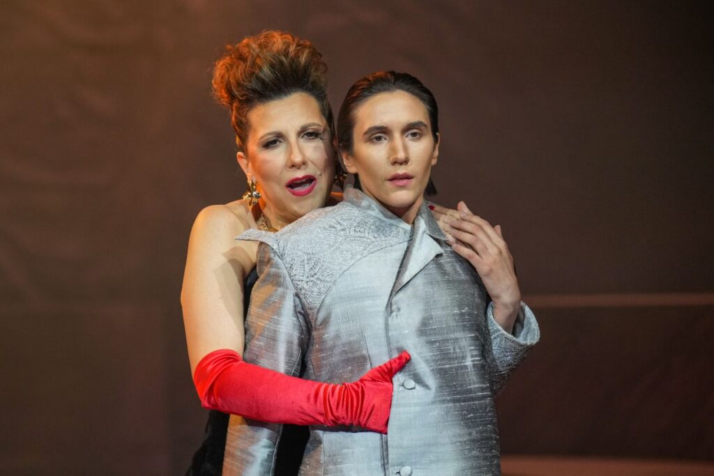 Serena Farnocchia (Vitellia) i Adanya Dunn (Sesto) © archiwum Warszawskiej Opery Kameralnej