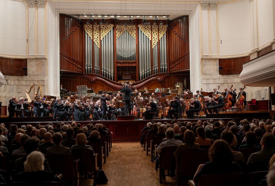 Koncert muzyki filmowej „Korngold w Hollywood” w Filharmonii Narodowej. Johan Dalene i Rumon Gamba © Jarosław Deluga